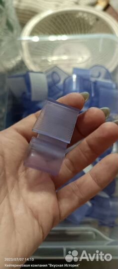 Клипса для крепления к фуршетной юбке