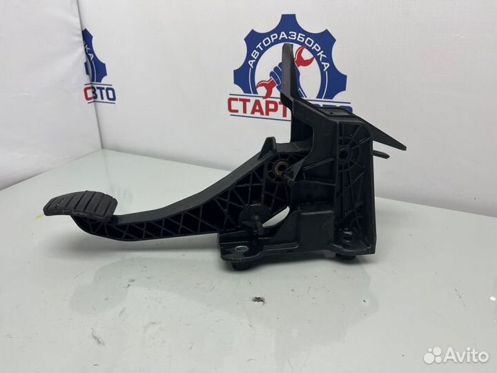 Педаль сцепления Renault Logan 2 K7MA812 2018