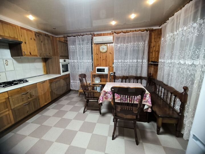 4-к. квартира, 101 м², 2/2 эт.