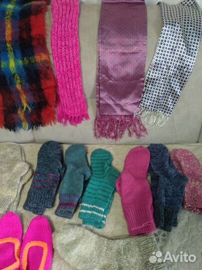 Шарфы и вязаные носки вязала сама