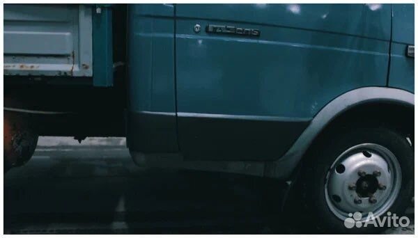 Пластмассовая защита на двери Газель