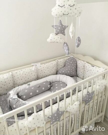 Бортики, мобиль, конверт на выписку ручной работы