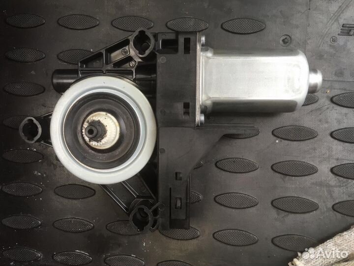 Мотор стеклоподъемника Volvo Вольво