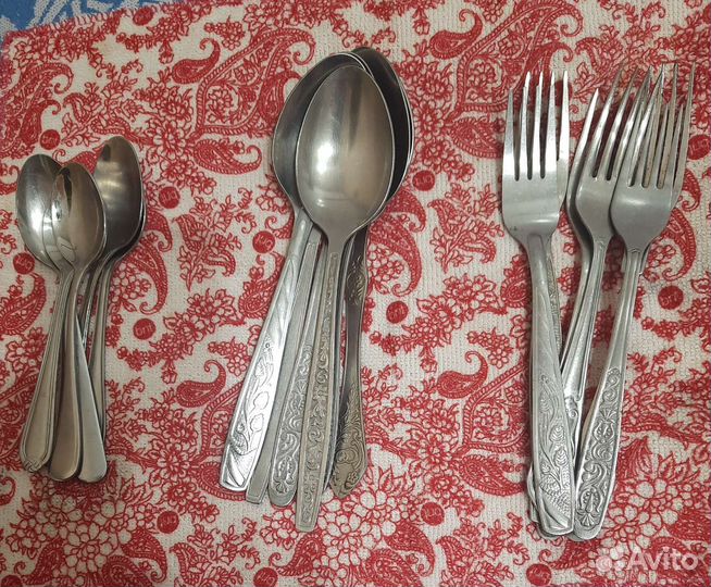 Посуда разная, кастрюля,кружки, ложки, чайник