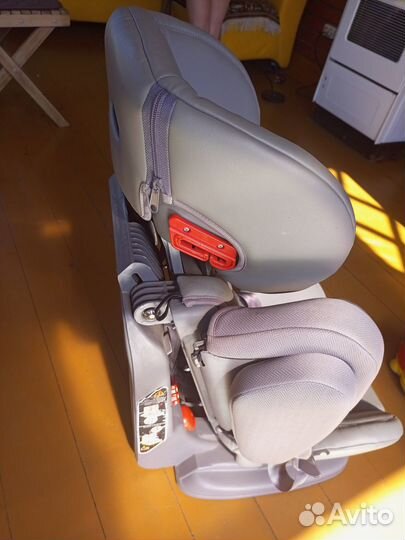 Автомобильное кресло