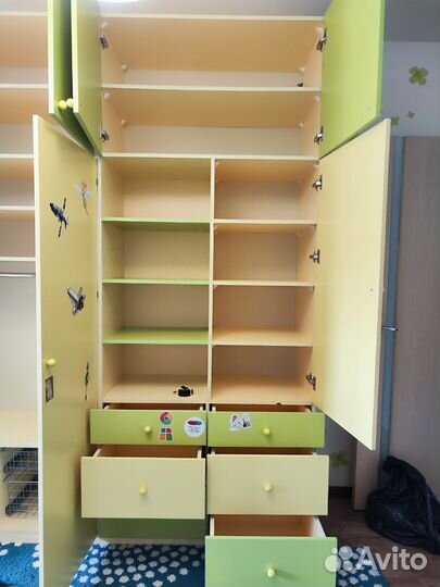 Шкаф стенка в детскую + тумбочка в детскую