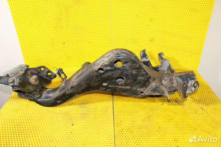 Рычаг задней подвески правый Nissan Qashqai J10