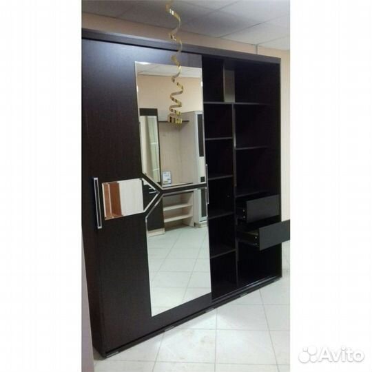 Шкаф купе вместительный