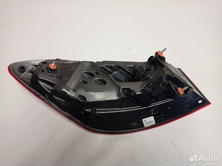 Фонарь задний правый наружный на Mercedes-Benz