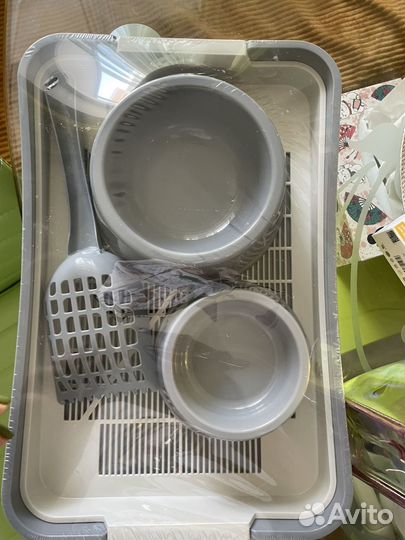 Лоток, миски и когтеточка