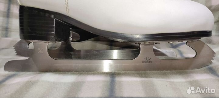 Женские коньки в отличном состоянии, размер 39/40