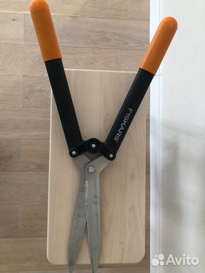 Ножницы Fiskars для живой изгороди