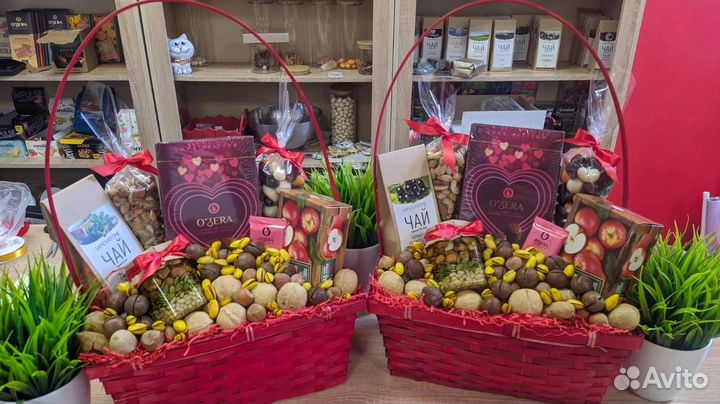 Подарочные наборы из продуктов: мед,орехи,шоколад