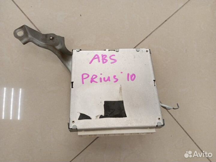 Блок электронный Toyota Prius NHW10 1NZ 2000