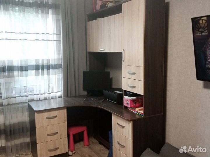 Уголок школьника стол со шкафчиками