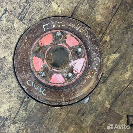 Поворотный кулак задний левый Honda Civic 4D