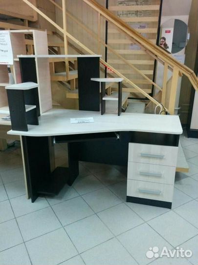 Компьютерный стол угловой с ящиками