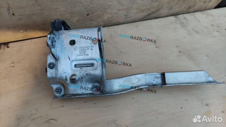 Крепление кассеты радиаторов правое нижнее BMW 7