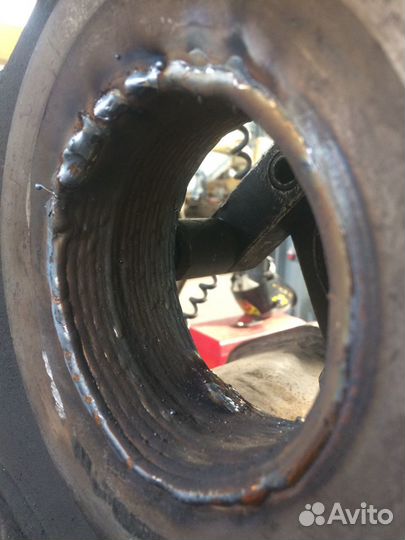 Восстановление отверстий расточкой и наплавкой