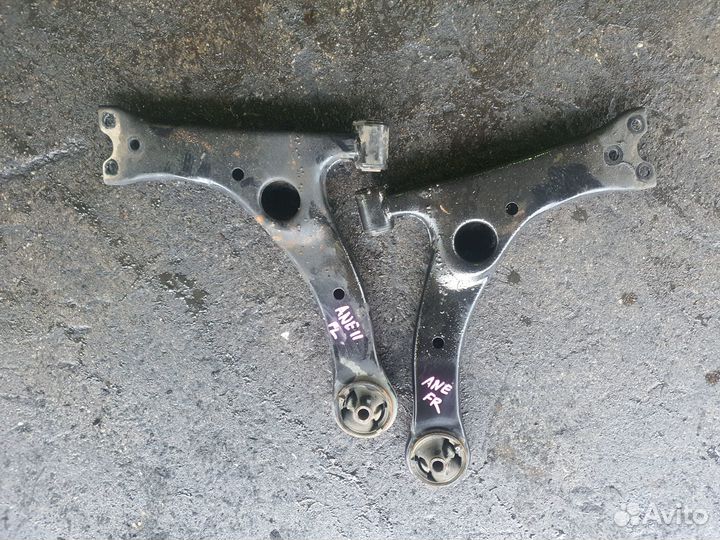 Рычаг перед лево c Toyota Caldina ZZT241W 1ZZ-FE