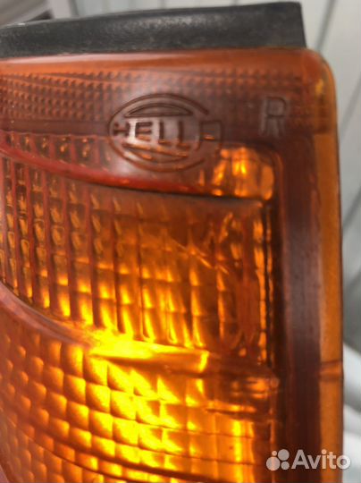 Поворотник Мерседес Бенц W124.Оригинал.Hella