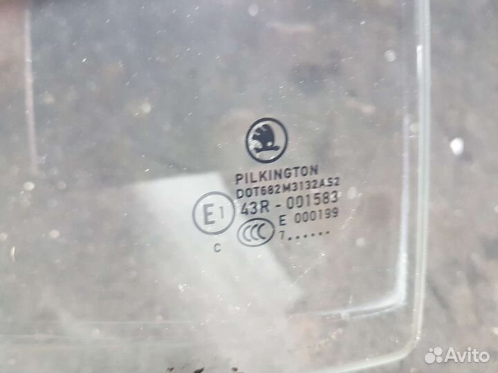 Стекло форточка Skoda Fabia 2