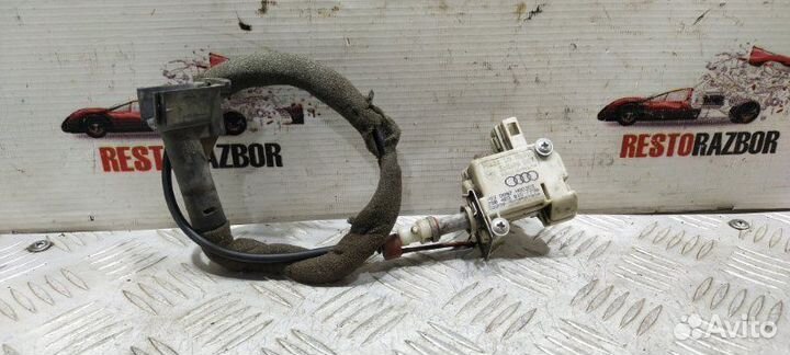 Активатор лючка бензобака Audi A8 седан BFM 2006