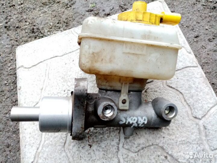 Главный тормозной цилиндр Skoda Octavia A4 1.6