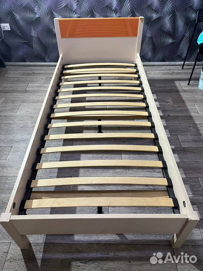 Кровать односпальная 90х200