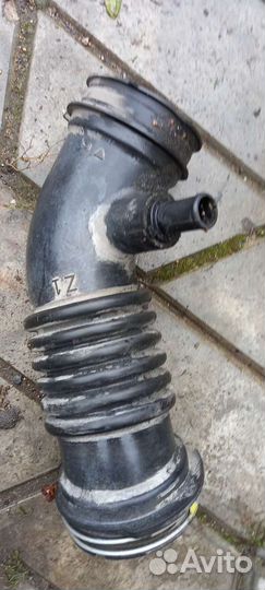 Патрубок воздушного фильтра Toyota Corolla E15 1.6