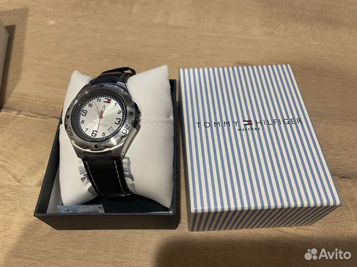 Часы Tommy Hilfiger