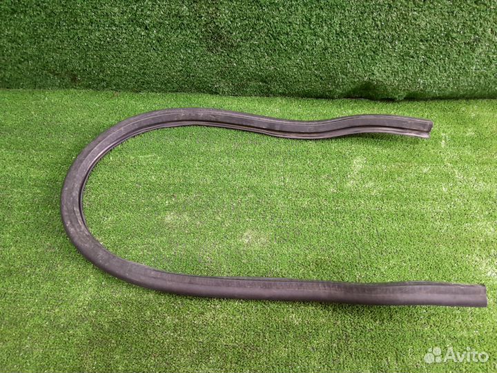 Уплотнитель капота шкода рапид 2