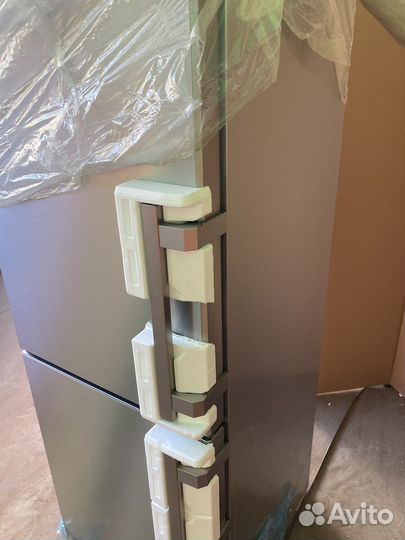 Холодильник Liebherr CNef 4845