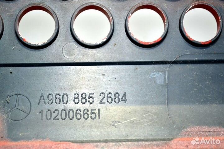 Крышка решетки радиатора пластиковая mercedes-benz