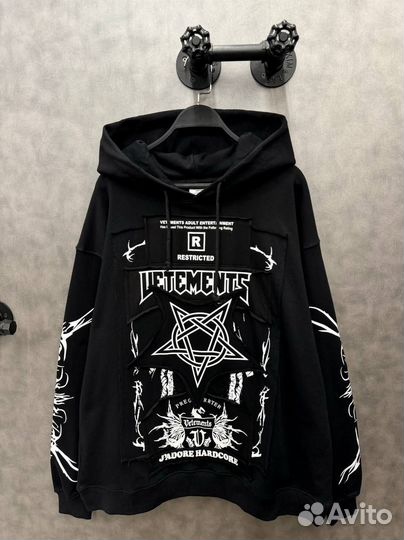 Топовое худи Vetements