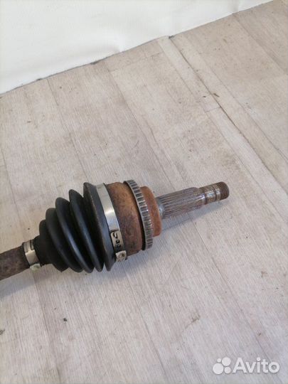 Привод передний правый Toyota Avensis T25 1zzfe