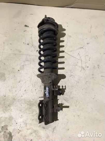 Передняя правая стойка(амортизатор) Kia Rio 1