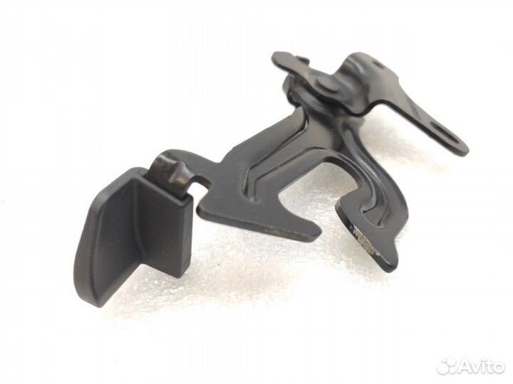 Крюк замка капота Volvo S60 2 D4204T 2011