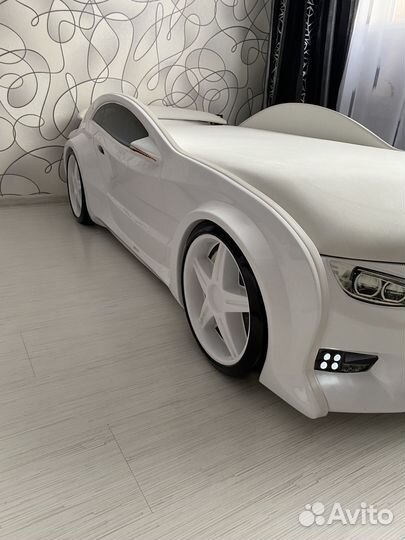 Детская кровать машина