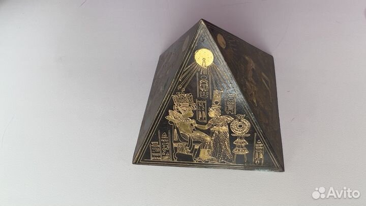 Пирамида египетская металл