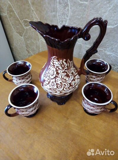 Кувшин с кружечками