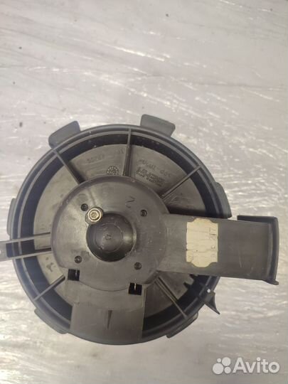 Моторчик отопителя Peugeot 206