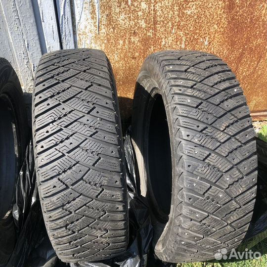 Goodyear Aquatred 215/65 R16 98K