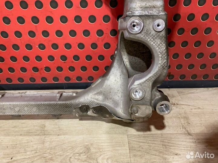 Балка подвески передняя (подрамник) Mercedes-Benz