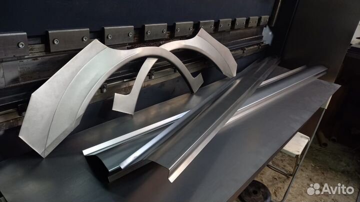 Пороги кузовные Mazda Familia