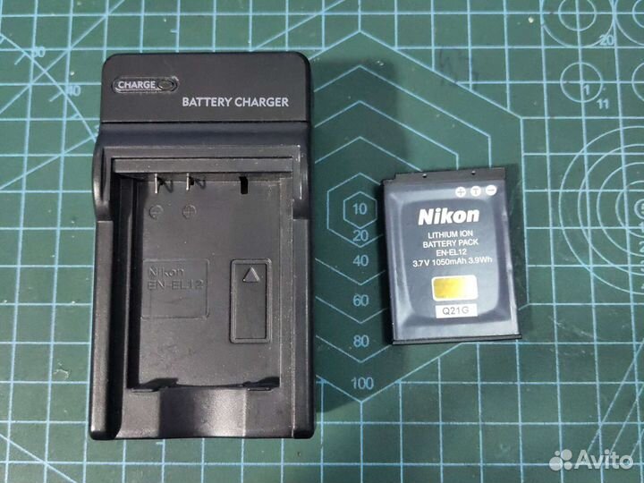 Зарядное устройство и аккумулятор Nikon EN-EL12