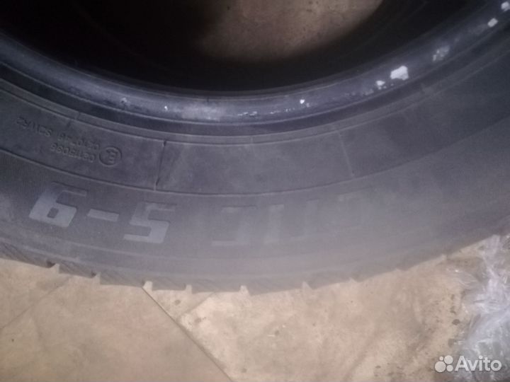 Hilo Arctic S-9 215/60 R17