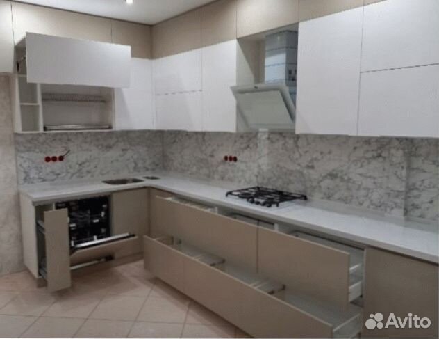 Кухня.Кухонный гарнитур.Кухня с антресолями.Кухня