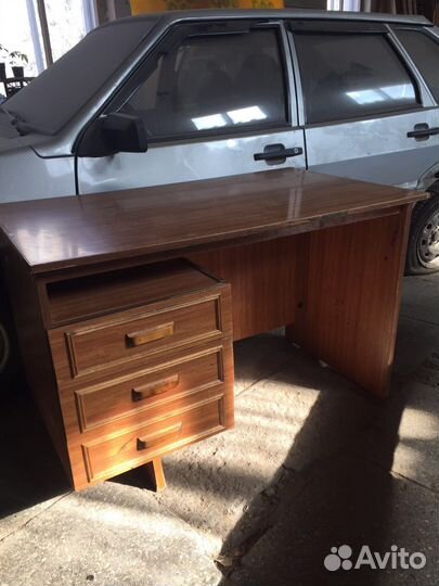 Письменный стол бу 2шт