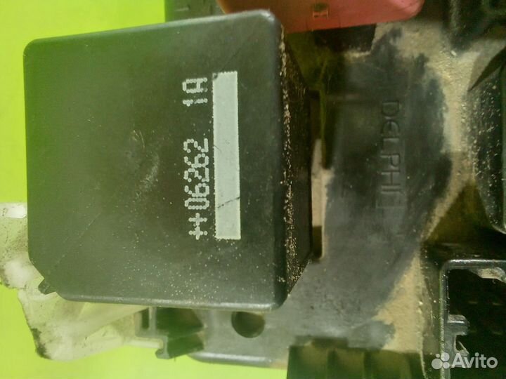 Блок предохранителей салонный для Pontiac Vibe